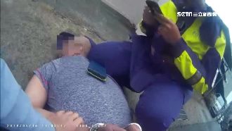 通緝犯逃九年　騎車未打方向燈栽了