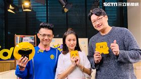 主持人雲爸與Joyin、遊戲收藏家David開箱懷舊經典遊戲。
紅白機初代與復刻版迷你紅白機按鈕及大小的差異。
Game Boy黃版皮卡丘卡帶。
八○年代遊戲大作《音速小子》。
即將發售Sega Mega Drive Mini的元祖Mega Drive。
遊戲收藏家David分享稀有遊戲收藏《薩爾達傳說》。