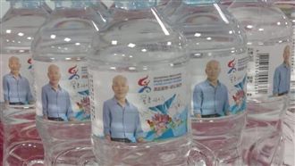 扯!高雄全中運水瓶…竟印韓國瑜玉照