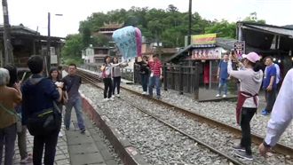司機兼導遊夯！揭密包車旅遊私房景點