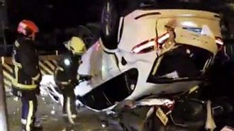 台中市區酒駕飆速　保時捷撞護欄翻覆