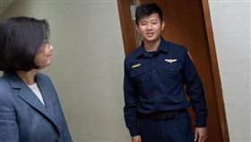 警察換新制服,蔡英文　圖／翻攝自蔡英文臉書