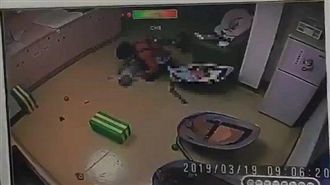 又傳虐嬰？4月娃疑遭粗魯翻身呼巴掌