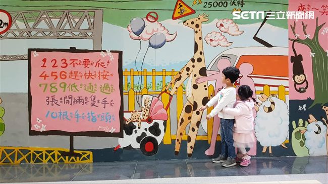 打卡新亮點！台鐵「這車站」有彩繪牆