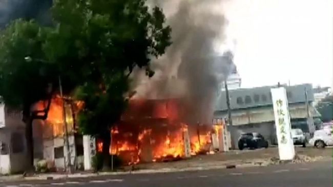 他25年競選總成灰燼　男燒金紙釀災