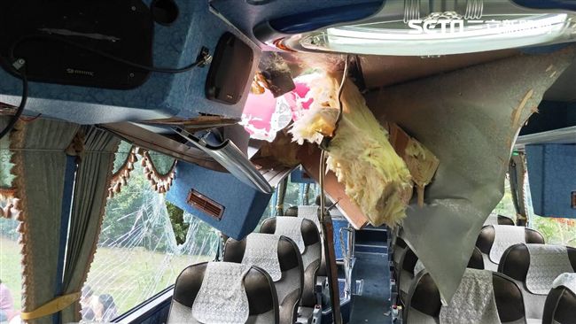 太魯閣落石砸穿遊覽車　韓籍遊客受傷
