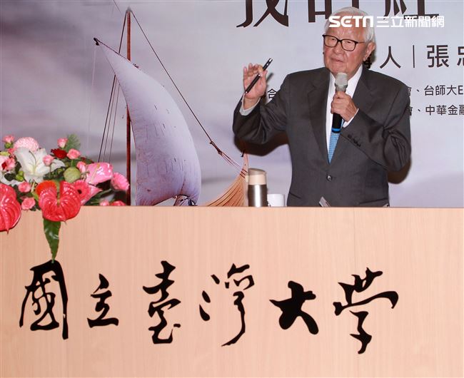 台大EMBA校友基金會前瞻講座，特別邀請張忠謀先生演講「我的經營學習｣。（記者邱榮吉/攝影）