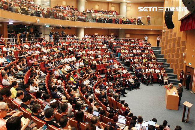 台大EMBA校友基金會前瞻講座，特別邀請張忠謀先生演講「我的經營學習｣。（記者邱榮吉/攝影）