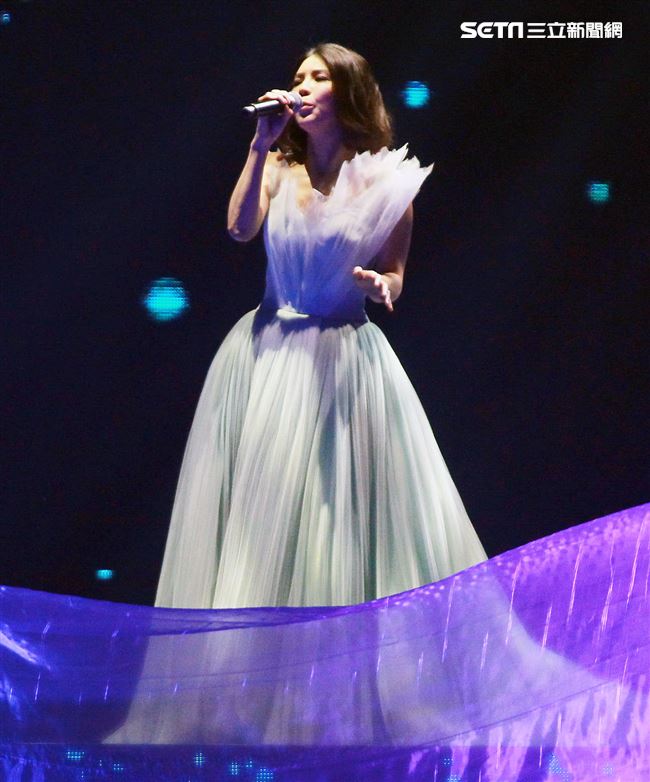 許茹芸「綻放的綻放的綻放」巡迴演唱台北小巨蛋開唱。（記者邱榮吉/攝影）