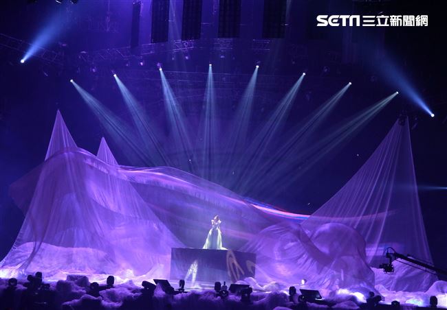 許茹芸「綻放的綻放的綻放」巡迴演唱台北小巨蛋開唱。（記者邱榮吉/攝影）