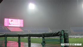 ▲桃園青埔球場因雨裁定勝負。（圖／記者蕭保祥攝影）