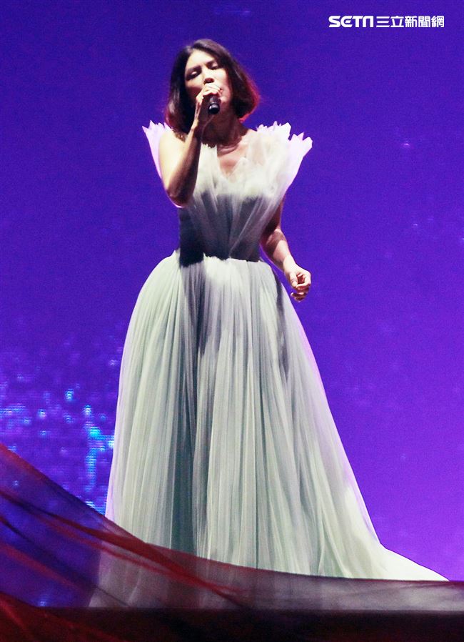 許茹芸「綻放的綻放的綻放」巡迴演唱台北小巨蛋開唱。（記者邱榮吉/攝影）