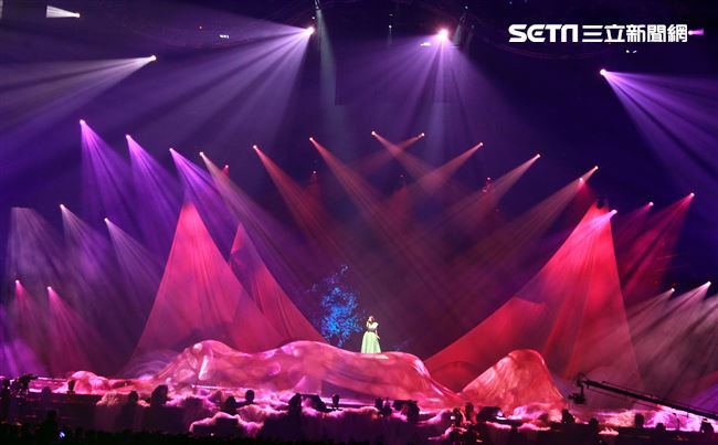 許茹芸「綻放的綻放的綻放」巡迴演唱台北小巨蛋開唱。（記者邱榮吉/攝影）