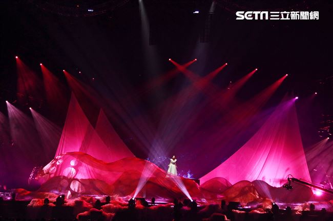許茹芸「綻放的綻放的綻放」巡迴演唱台北小巨蛋開唱。（記者邱榮吉/攝影）
