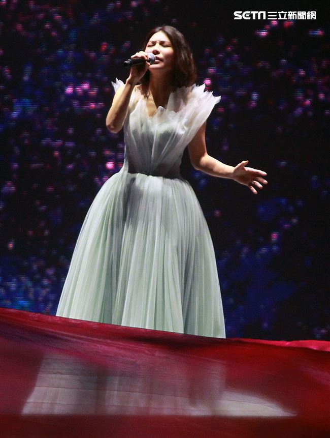 許茹芸「綻放的綻放的綻放」巡迴演唱台北小巨蛋開唱。（記者邱榮吉/攝影）