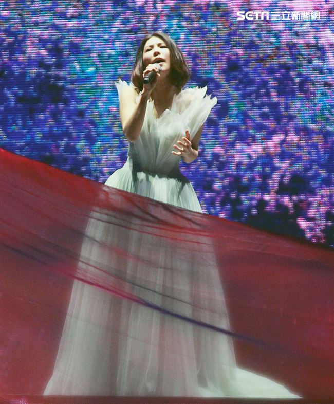 許茹芸「綻放的綻放的綻放」巡迴演唱台北小巨蛋開唱。（記者邱榮吉/攝影）