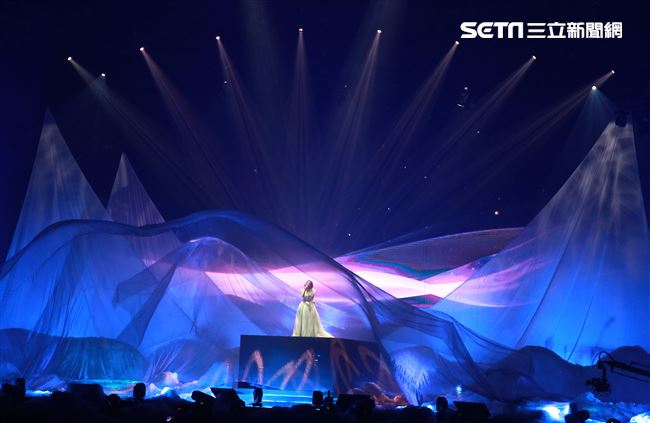 許茹芸「綻放的綻放的綻放」巡迴演唱台北小巨蛋開唱。（記者邱榮吉/攝影）
