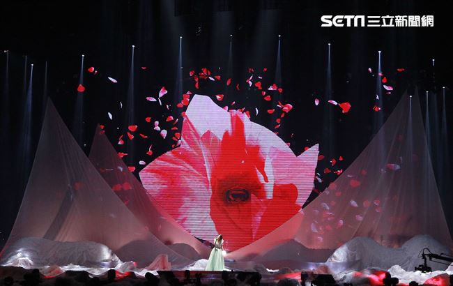 許茹芸「綻放的綻放的綻放」巡迴演唱台北小巨蛋開唱。（記者邱榮吉/攝影）