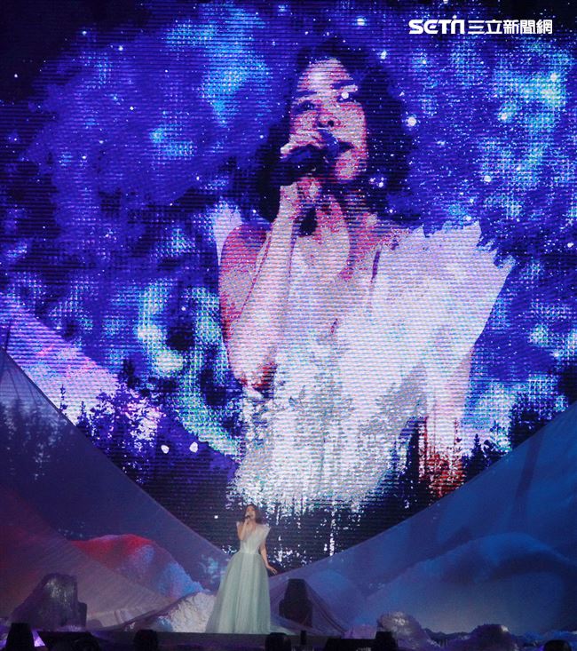 許茹芸「綻放的綻放的綻放」巡迴演唱台北小巨蛋開唱。（記者邱榮吉/攝影）