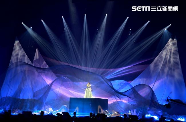許茹芸「綻放的綻放的綻放」巡迴演唱台北小巨蛋開唱。（記者邱榮吉/攝影）