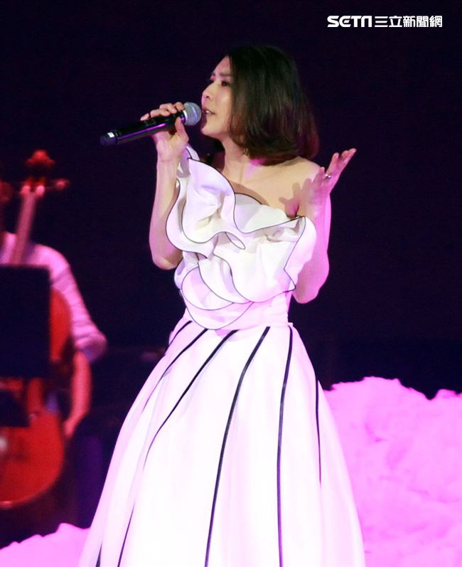 許茹芸「綻放的綻放的綻放」巡迴演唱台北小巨蛋開唱。（記者邱榮吉/攝影）