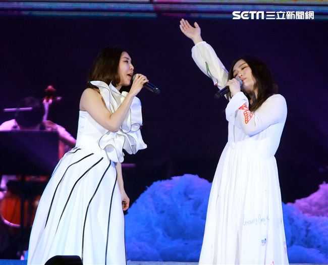 許茹芸「綻放的綻放的綻放」巡迴演唱特別嘉賓徐佳瑩。（記者邱榮吉/攝影）