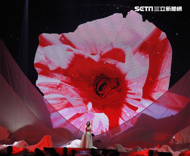 許茹芸「綻放的綻放的綻放」巡迴演唱台北小巨蛋開唱。（記者邱榮吉/攝影）