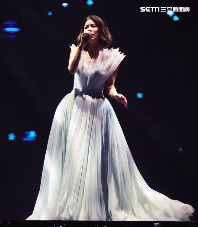 許茹芸「綻放的綻放的綻放」巡迴演唱台北小巨蛋開唱。（記者邱榮吉/攝影）