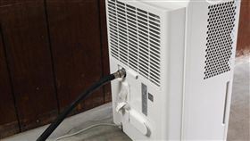 除濕機
https://www.flickr.com/photos/yourbestdigs/42276628745/in/photolist-27pQLQa-2dZ8vAZ-6DLnEF-2dUxy8L-2cT9dB3-QdRdWe-2dUxrFC-2dUxsrL-2bdu2JQ-2bdurUy-RR7t2A-2cT9hbh-4MY2fe-2bdub1E-2dZ924M-2dUxx6A-W3Lu