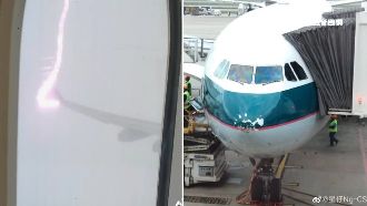 飛機穿越雷雨　直擊紫光閃電劈中機翼