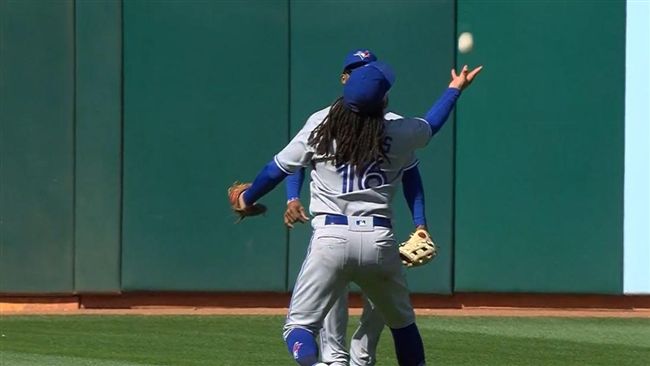美職／神奇背後徒手接殺　藍鳥大勝