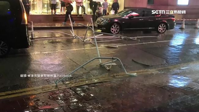 首發紅色警告！暴雨襲港如世界末日