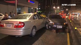 駕駛血糖過低…恍神逆向2車正面對撞