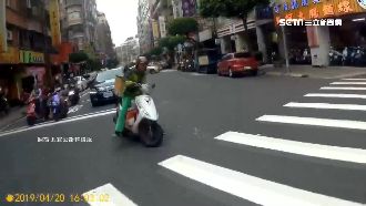 騎士閃多個違規機車　但還是躲不過…
