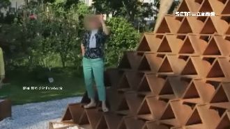 為拍網美照！大媽竟踩花博三角積木