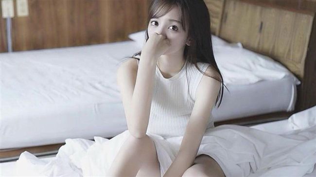 平成最後寫真偶像解放！躺床雪乳溢出
