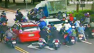 貨車闖紅燈撞3機車　女乘客骨折送醫