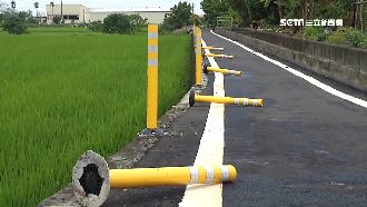 防撞桿狂風吹倒一排！竟用「膠黏的」