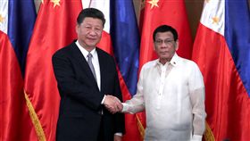 習杜會  中菲建立全面戰略合作關係中國國家主席習近平20日在馬尼拉與菲律賓總統杜特蒂（Rodrigo Duterte）舉行會談，雙方決定在相互尊重、坦誠相待、平等互利、合作共贏基礎上建立中菲「全面戰略合作關係」。（取自中國政府網）中央社  107年11月21日