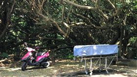 新北市富貴角公園停車場上吊自殺事件現場（翻攝自「北海岸全民聯盟公社」）