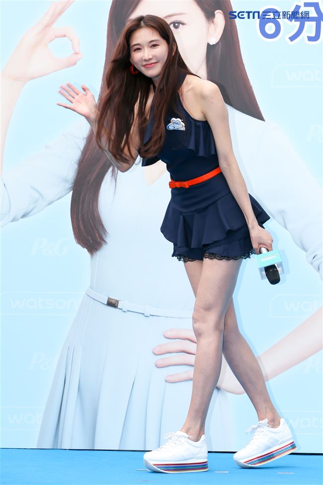 第一名模林志玲快閃出席公益活動大秀好身材。（記者林士傑/攝影）