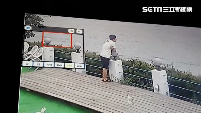 父身影再曝光！　枯坐階梯抽菸看海