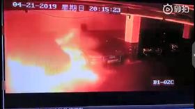 ▲中國特斯拉起火（圖／翻攝微博）