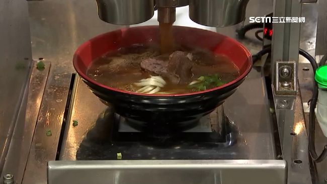 3分鐘出餐！機器人煮麵年省150萬