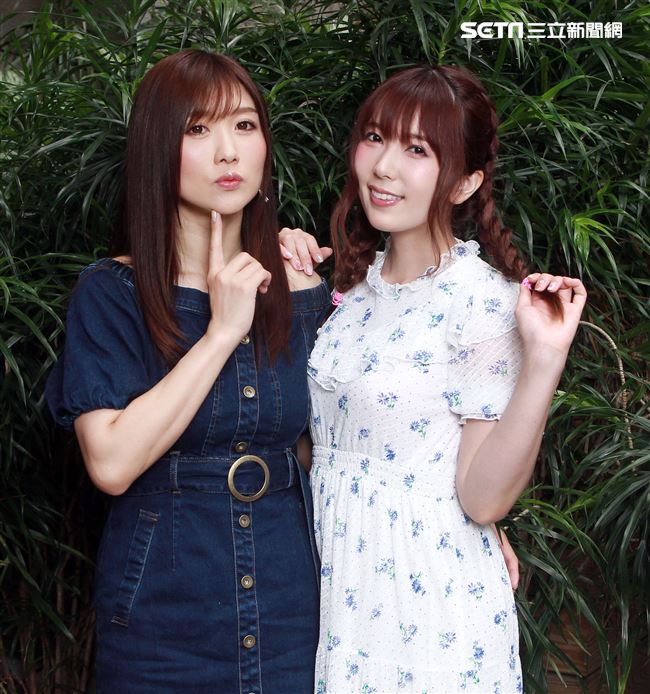 日本人氣AV天后波多野結衣，為迎接出道10周年，特地與好閨密「挑逗女王」之稱的AV女神大槻響一同來台舉辦見面會。（記者邱榮吉/攝影）