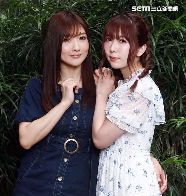 日本人氣AV天后波多野結衣，為迎接出道10周年，特地與好閨密「挑逗女王」之稱的AV女神大槻響一同來台舉辦見面會。（記者邱榮吉/攝影）