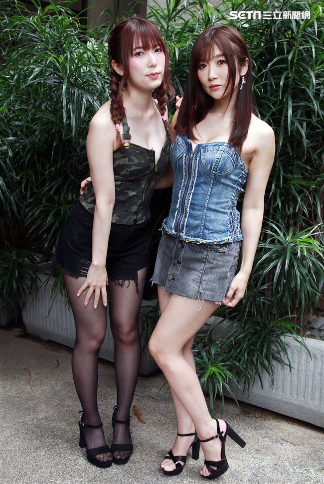 日本人氣AV天后波多野結衣，為迎接出道10周年，特地與好閨密「挑逗女王」之稱的AV女神大槻響一同來台舉辦見面會。（記者邱榮吉/攝影）