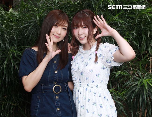 日本人氣AV天后波多野結衣，為迎接出道10周年，特地與好閨密「挑逗女王」之稱的AV女神大槻響一同來台舉辦見面會。（記者邱榮吉/攝影）