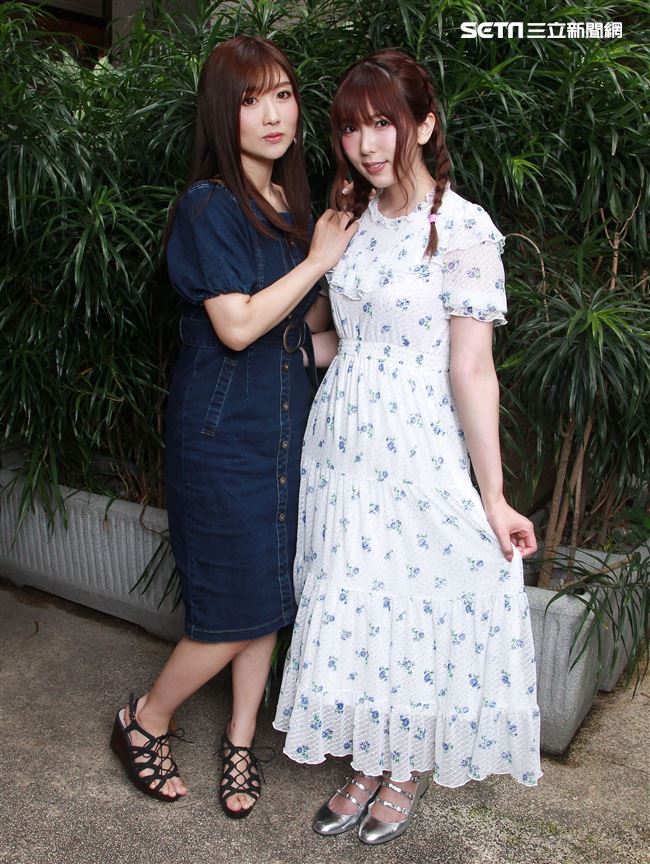 日本人氣AV天后波多野結衣，為迎接出道10周年，特地與好閨密「挑逗女王」之稱的AV女神大槻響一同來台舉辦見面會。（記者邱榮吉/攝影）