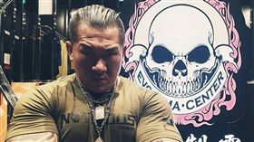 ▲館長陳之漢換臉書封面照，發文「寧當戰死鬼，不當亡國奴」（圖／翻攝《飆捍》臉書）